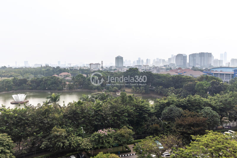 Balcony Low Floor Studio Apartment with City View at Kalibata City Green Palace