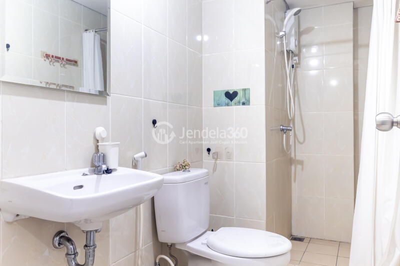 Bathroom 2BR M Town Residence Serpong Apartment at Low Floor