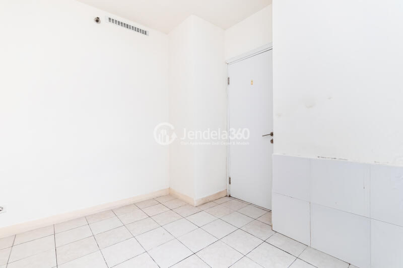 Bedroom 1 Middle Floor 2BR Apartment with  View at Green Pramuka City Apartment