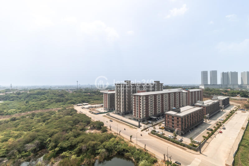 Balcony Middle Floor Studio Apartment with city View at Meikarta Apartment