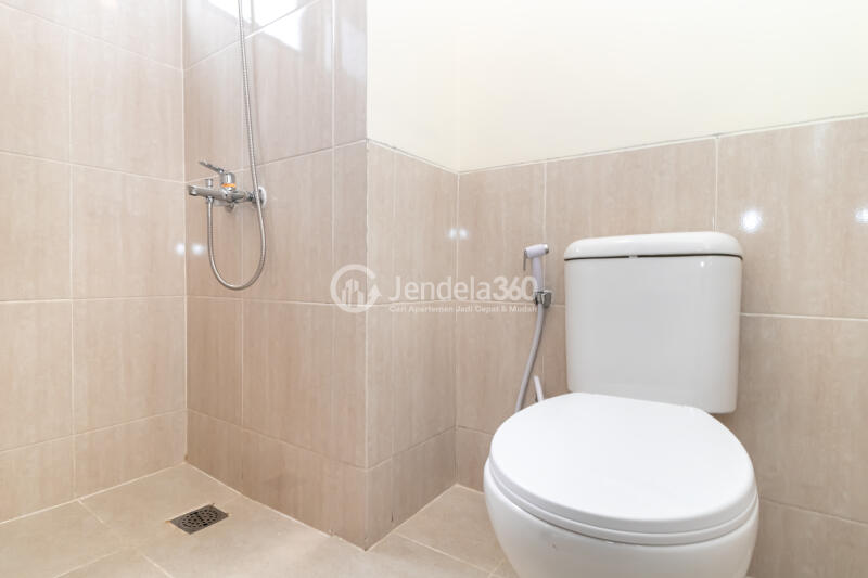 Bathroom Middle Floor Studio Apartment with city View at Meikarta Apartment