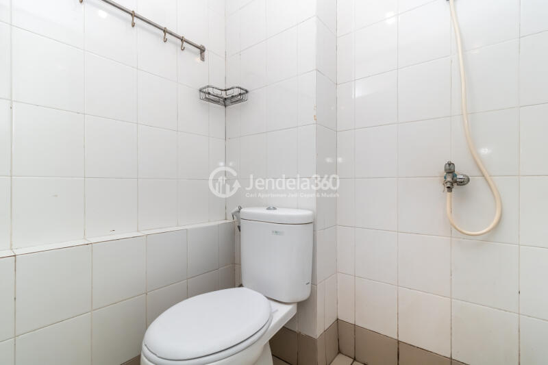 Bathroom Elegant Studio Apartment High Floor with  View at Bassura City Apartment