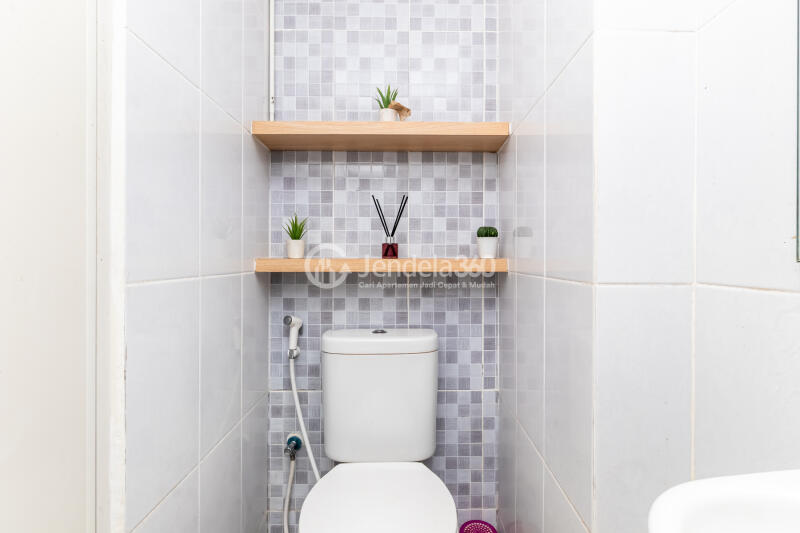 Bathroom High Floor Studio Apartment with  View at Tokyo Riverside Apartment