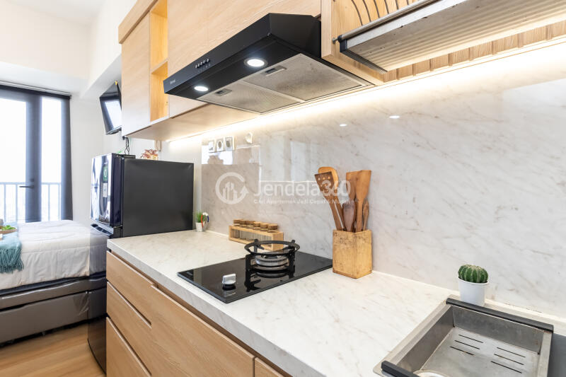 Kitchen High Floor Studio Apartment with  View at Tokyo Riverside Apartment