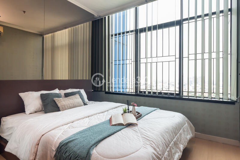 Bedroom 1 Strategic Location 2BR Apartment at Hamptons Park Apartment High Floor