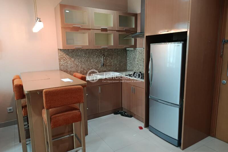 Kitchen Strategic Location 2BR Apartment at Hamptons Park Apartment High Floor