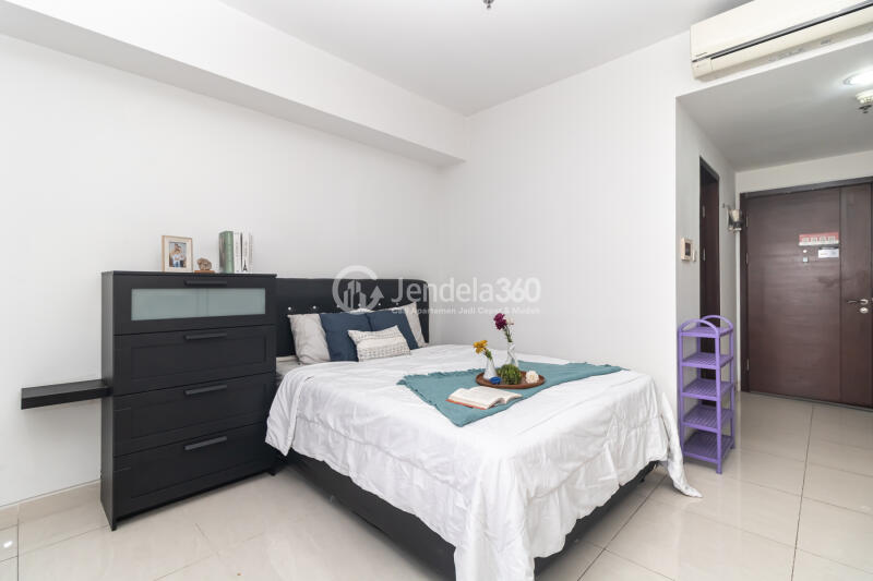 Bedroom 1BR The Crest West Vista Puri Apartment at Middle Floor