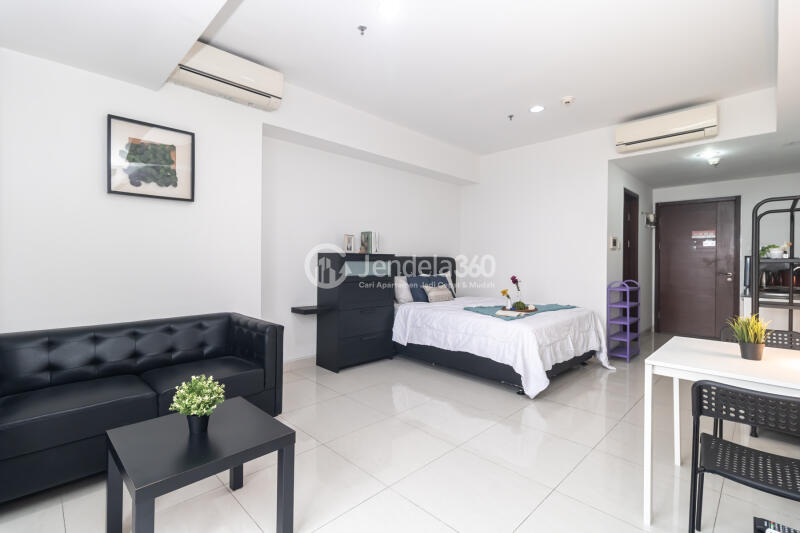 Bedroom 1BR The Crest West Vista Puri Apartment at Middle Floor