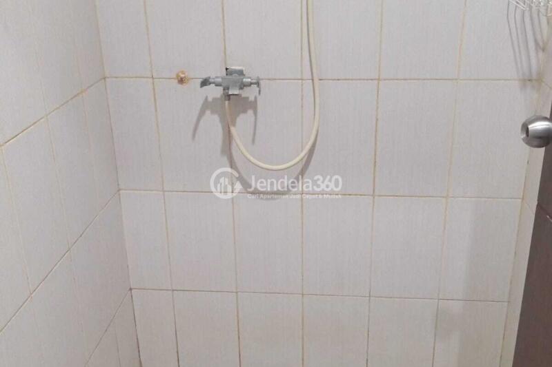 Bathroom Studio Easton Park Serpong Apartment at Tower Tower De Paris
