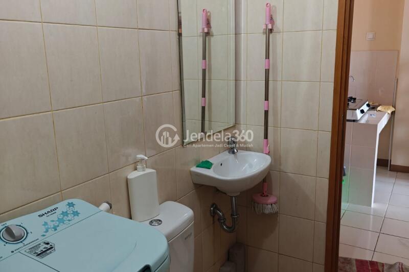 Bathroom 2BR victoria square cimone tangerang Apartment at Low Floor