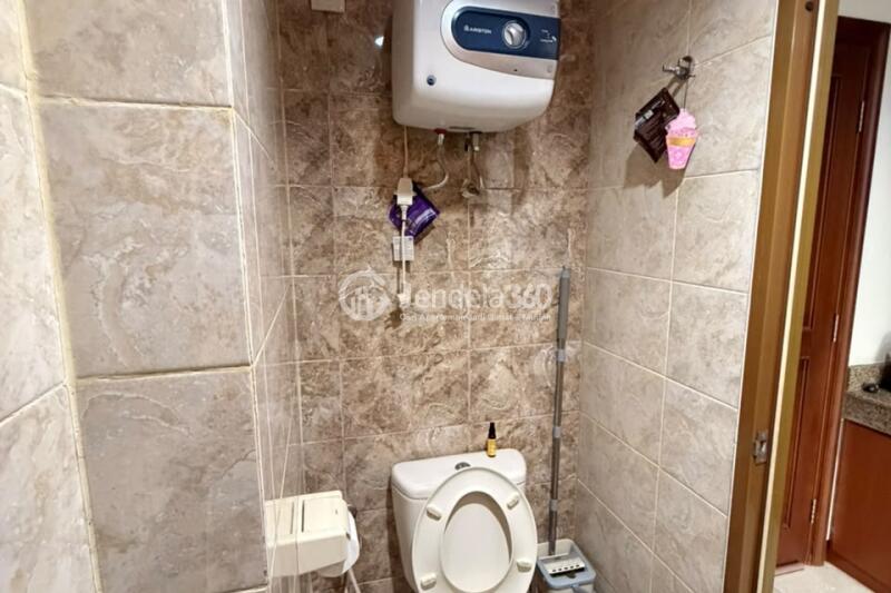 Bathroom Elegant Studio Apartment Low Floor with  View at Galeri Ciumbuleuit Apartment