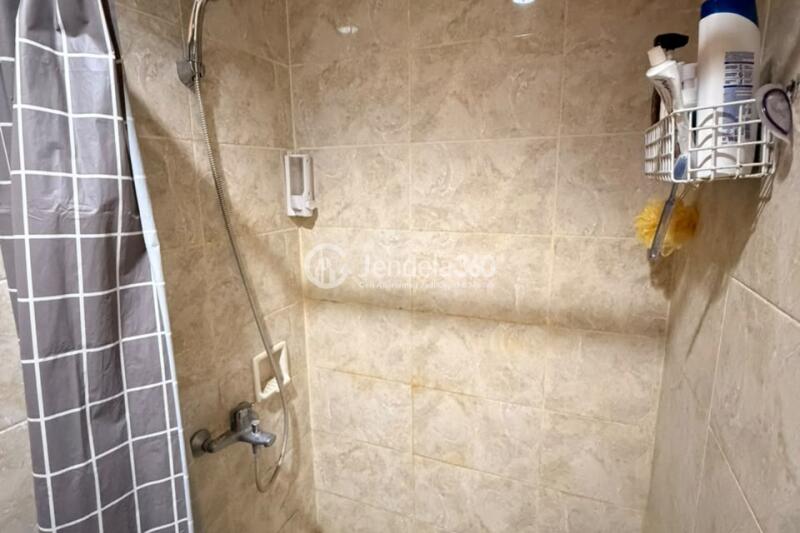 Bathroom Elegant Studio Apartment Low Floor with  View at Galeri Ciumbuleuit Apartment