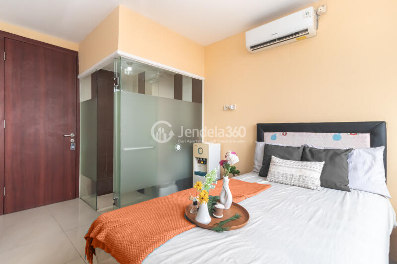 Bedroom Simply Look Studio Apartment at Saladdin Mansion Middle Floor