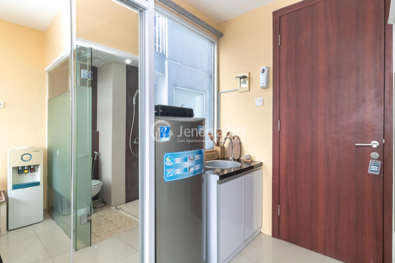 Kitchen Simply Look Studio Apartment at Saladdin Mansion Middle Floor