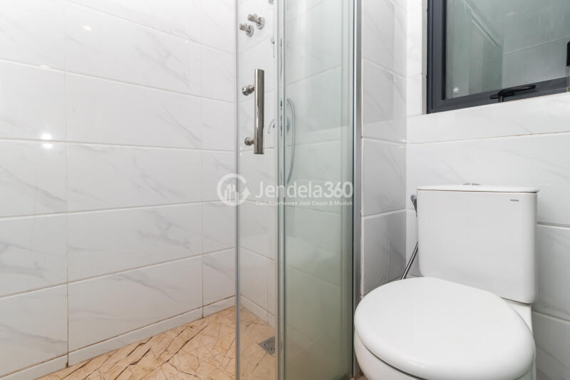 Bathroom 2BR Apartment with  View at Sky House Alam Sutera