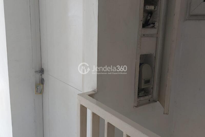 Balcony Studio Apartment with  View at Aeropolis Residence 3