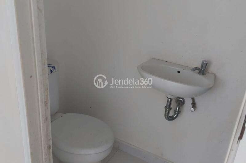 Bathroom Studio Apartment with  View at Aeropolis Residence 3
