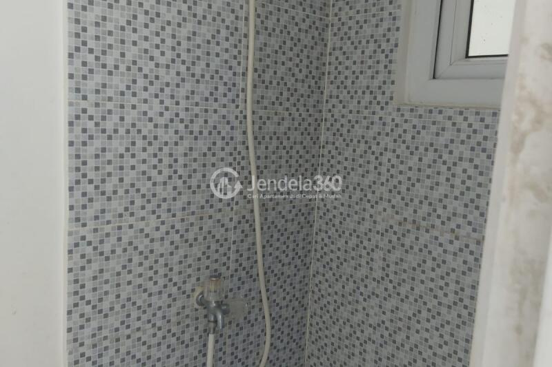 Bathroom Studio Apartment with  View at Aeropolis Residence 3