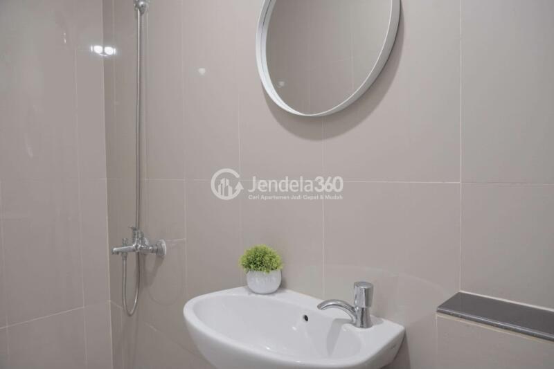Bathroom Studio Apartment with  View at Majestic Point Apartment