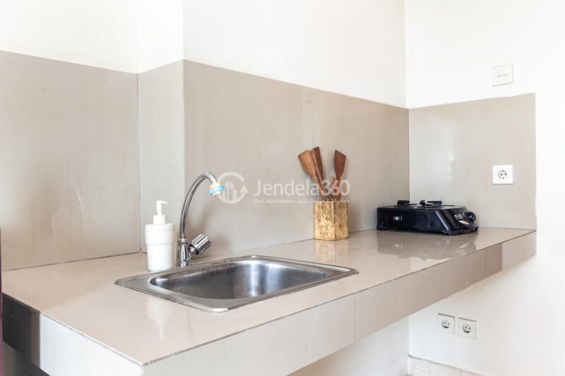 Kitchen Low Floor Studio Apartment with city View at Puri Orchard Apartment