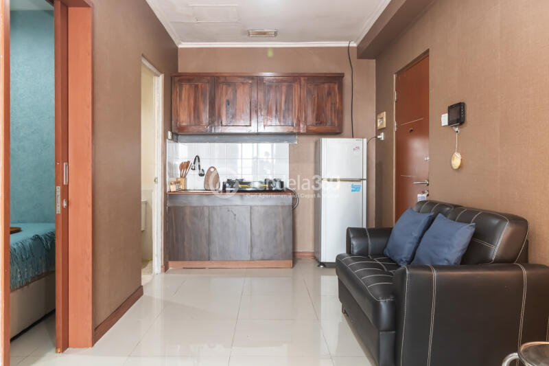 Living Room Homey 2BR Apartment High Floor with City View at Green Central City Apartment