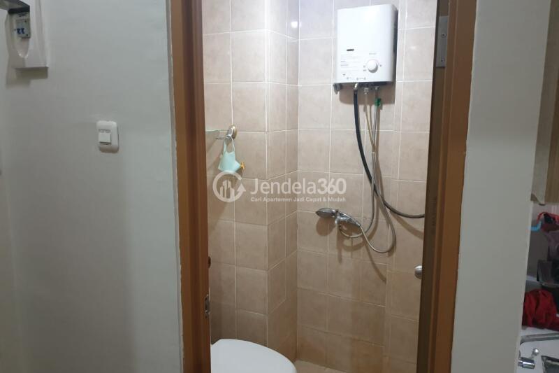 Bathroom 2BR Pinewood Jatinangor Apartment at Middle Floor
