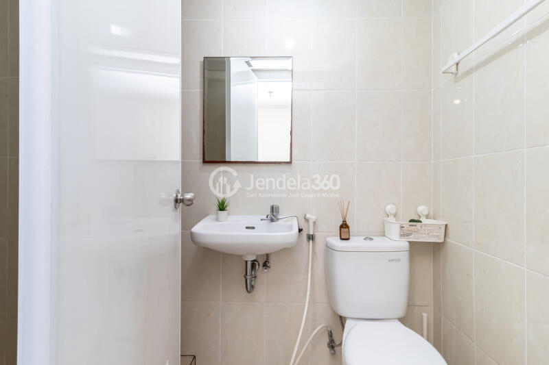 Bathroom Studio Apartment with city View at M Town Residence Serpong