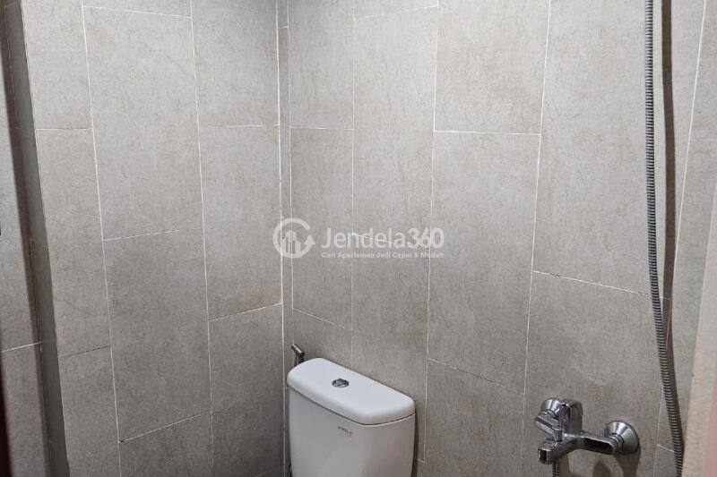 Bathroom Studio Apartment with  View at Margonda Residence
