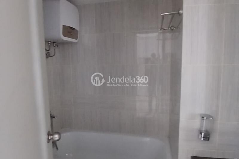 Bathroom 3 Flawless 1BR Apartment Low Floor with  View at Vasanta Innopark Apartment