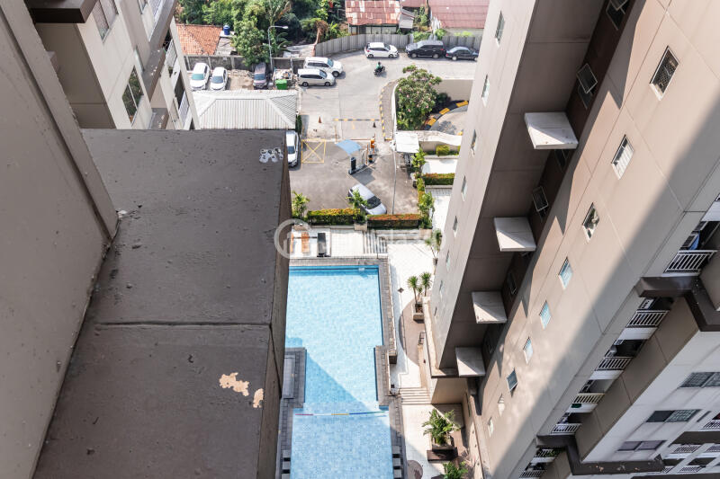 Balcony 2BR Pakubuwono Terrace Apartment at Tower North