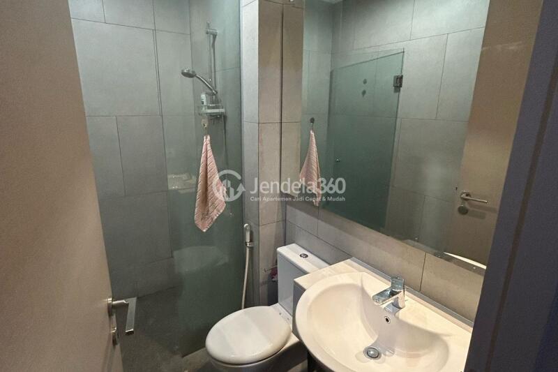 Bathroom 2 Restful 3BR Apartment Middle Floor with City View at Menara Jakarta Apartment