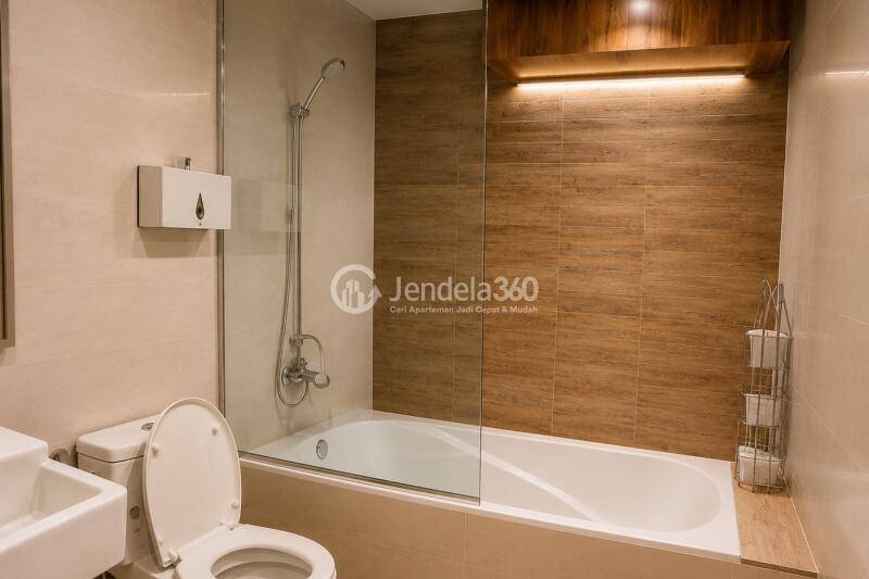 Bathroom Strategic Location 2BR Apartment High Floor with City View at AKR Gallery West Residence