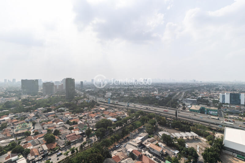 Balcony Studio Apartment with City View at Southgate Residence