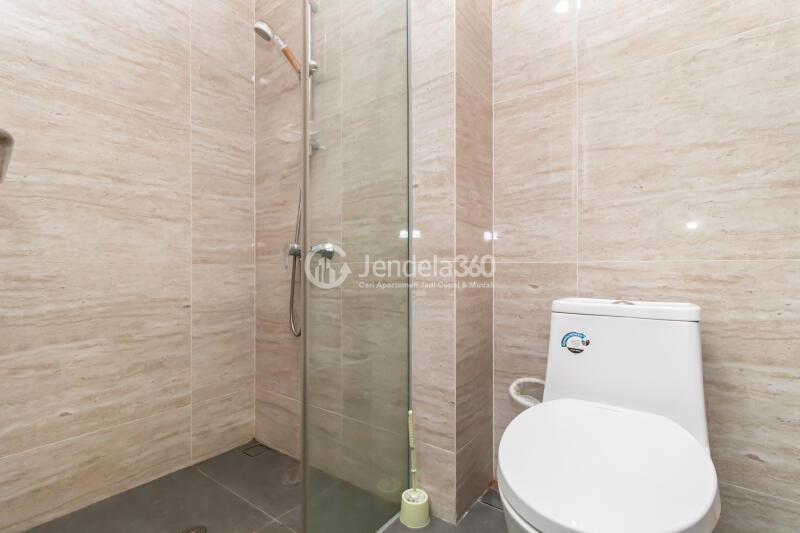 Bathroom Studio Apartment with City View at Southgate Residence