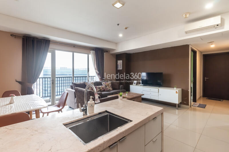 Kitchen High Floor 3BR Apartment with city View at Aspen Residence Apartment