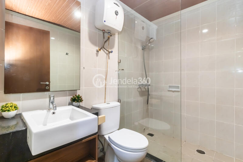 Bathroom 2 2BR Sahid Sudirman Residence Apartment at Low Floor