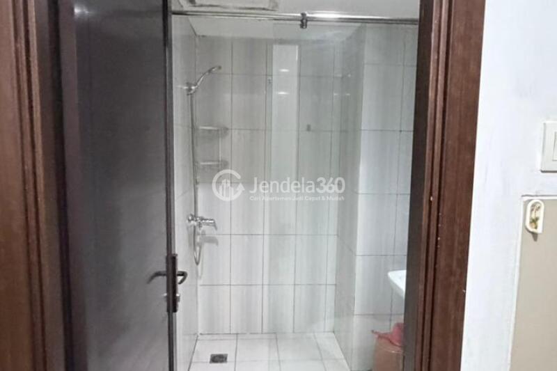 Bathroom Stylish 2BR Apartment at Galeri Ciumbuleuit 2 Apartment Low Floor