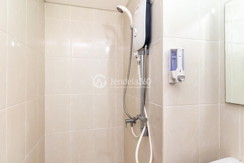 Bathroom Flawless 1BR Apartment at M Town Residence Serpong Tower Carmel