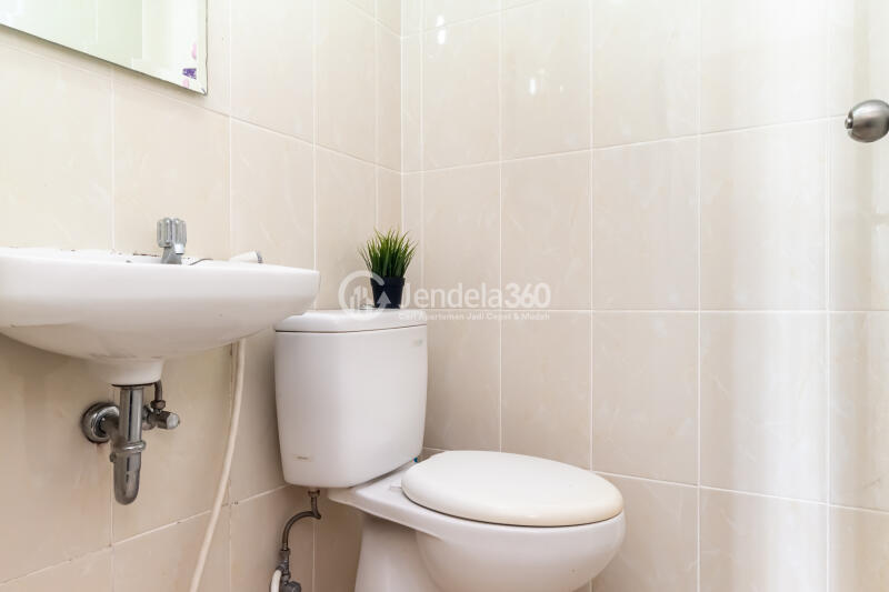 Bathroom Flawless 1BR Apartment at M Town Residence Serpong Tower Carmel
