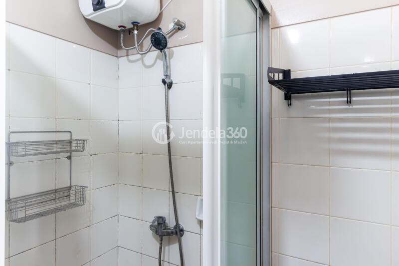 Bathroom Low Floor 2BR Apartment with  View at The 18Th Residence Taman Rasuna