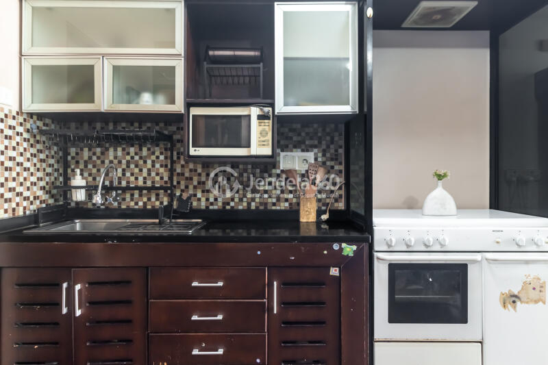 Kitchen Low Floor 2BR Apartment with  View at The 18Th Residence Taman Rasuna