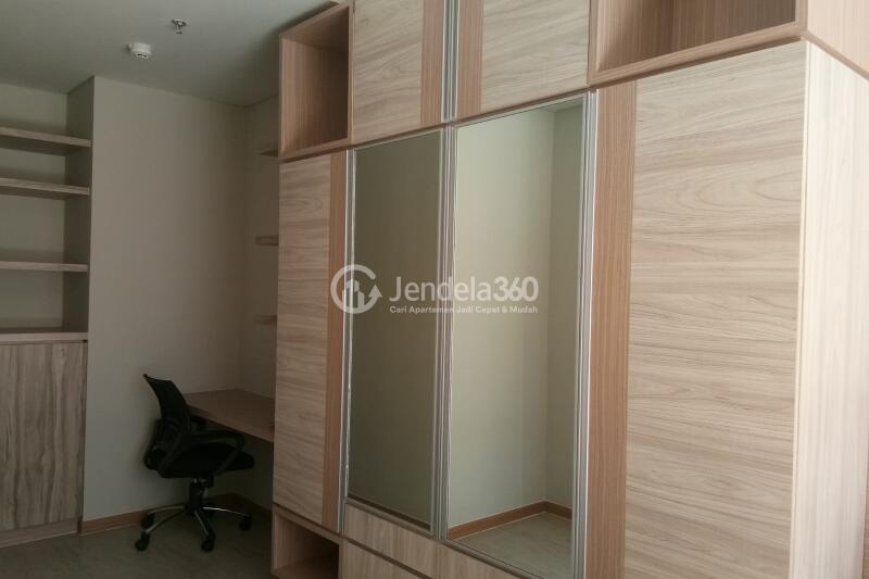 Bedroom 1BR Apartment with  View at Grande Valore Condominium