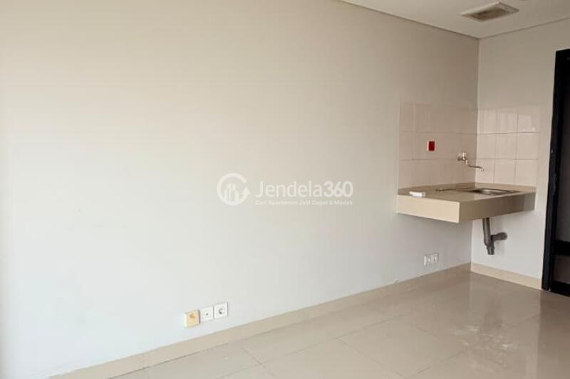 Bedroom Comfortable Studio Apartment Low Floor with  View at Monroe Jababeka Apartment