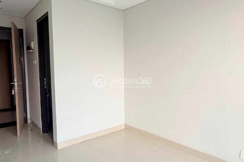 Bedroom Comfortable Studio Apartment Low Floor with  View at Monroe Jababeka Apartment