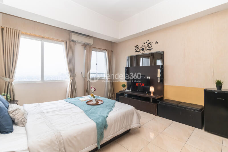 Bedroom Cozy Studio Apartment Low Floor with  View at Season City Apartment