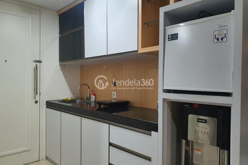 Kitchen Studio Apartment with  View at Landmark Residence