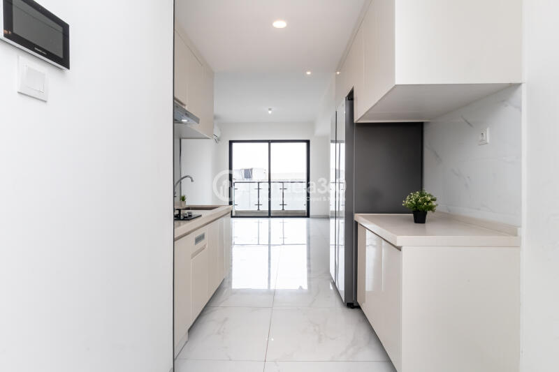 Kitchen 3BR Sky House BSD Apartment at Middle Floor