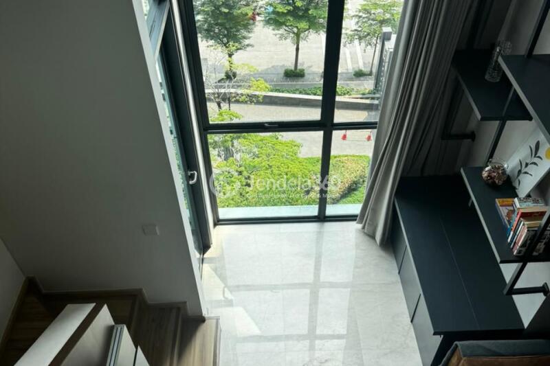 Living Room Homey 1BR Apartment Low Floor with  View at Southgate Residence