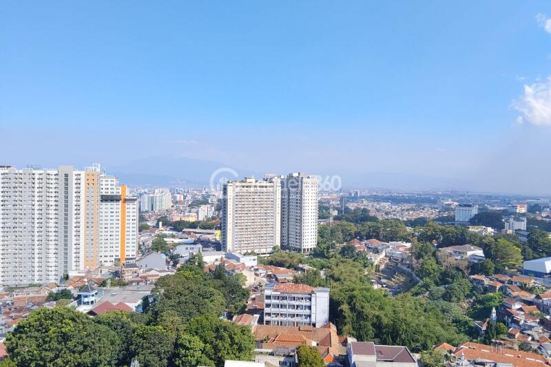 Balcony Lovely Studio Apartment Middle Floor with  View at Parahyangan Residence