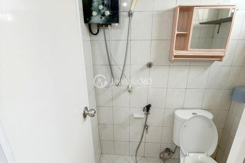 Bathroom Good Deal Studio Apartment Middle Floor with City View at Bintaro Park View